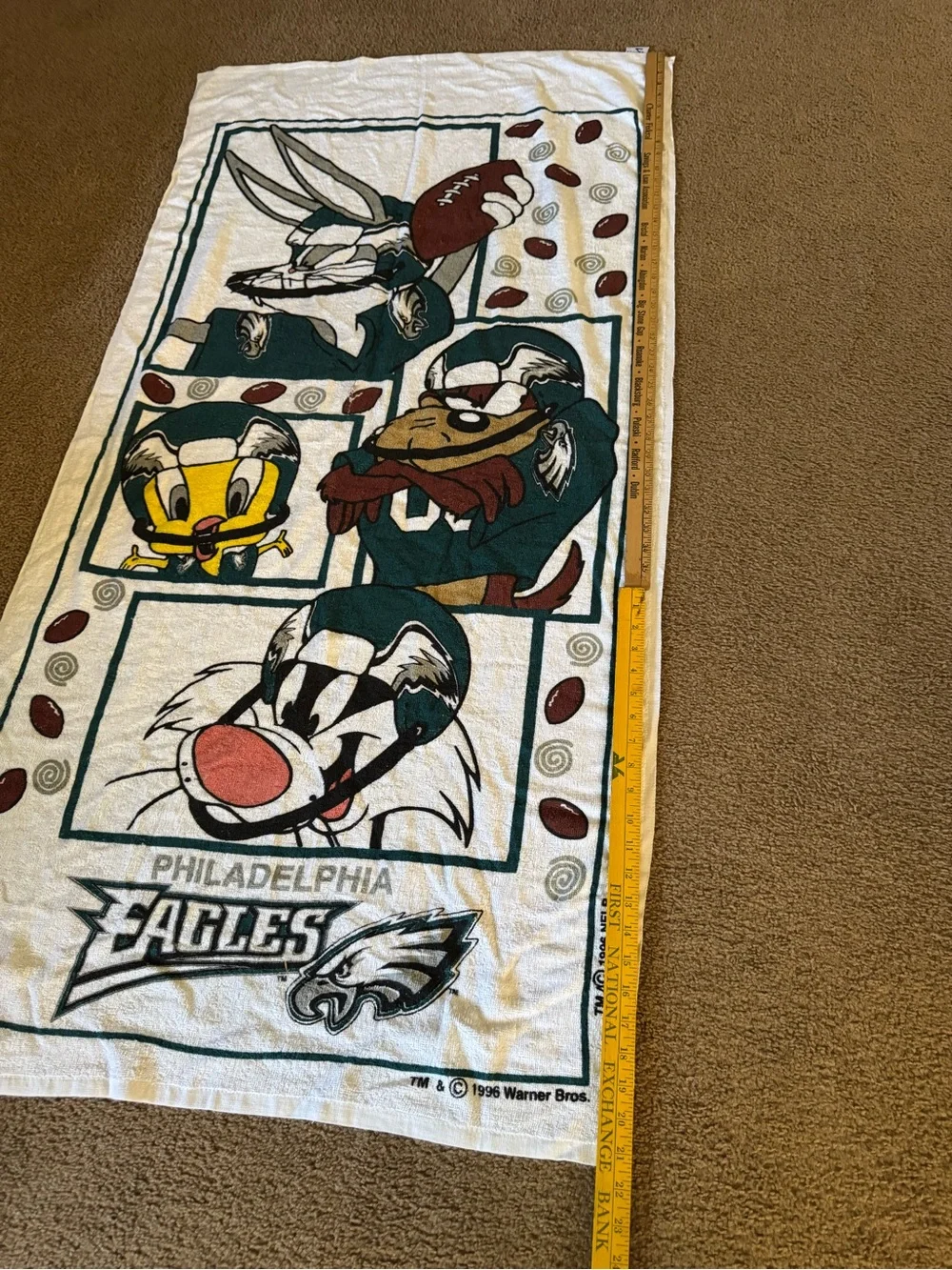 Philadelphia Eagles Looney Tunes White Graphic Beach Towel Vintage